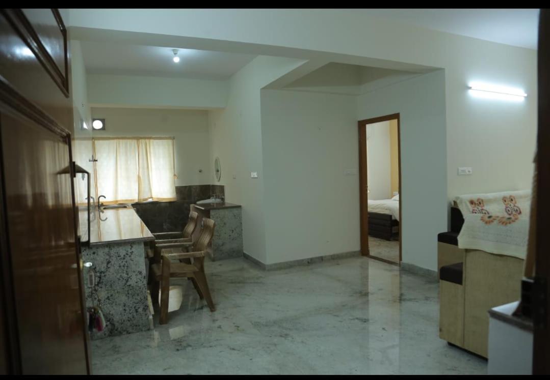 S V Home Stay Tirupati Buitenkant foto